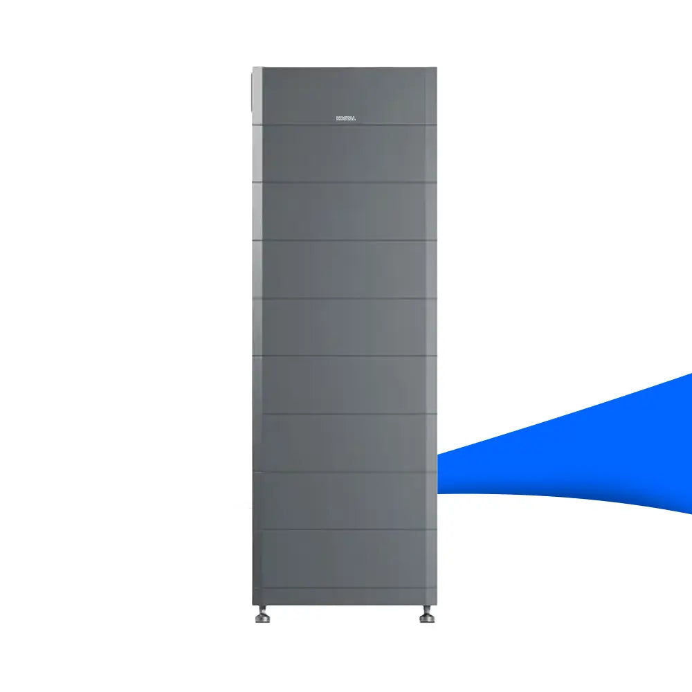 Dunkelgrauer KOSTAL HELIVOR HV Batteriespeicher (25,6 kWh) in turmartiger, modularer Bauweise auf Standfüßen.